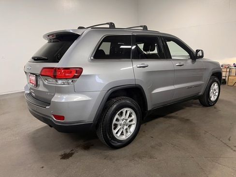 Used 2020 Jeep Grand Cherokee Laredo image 3