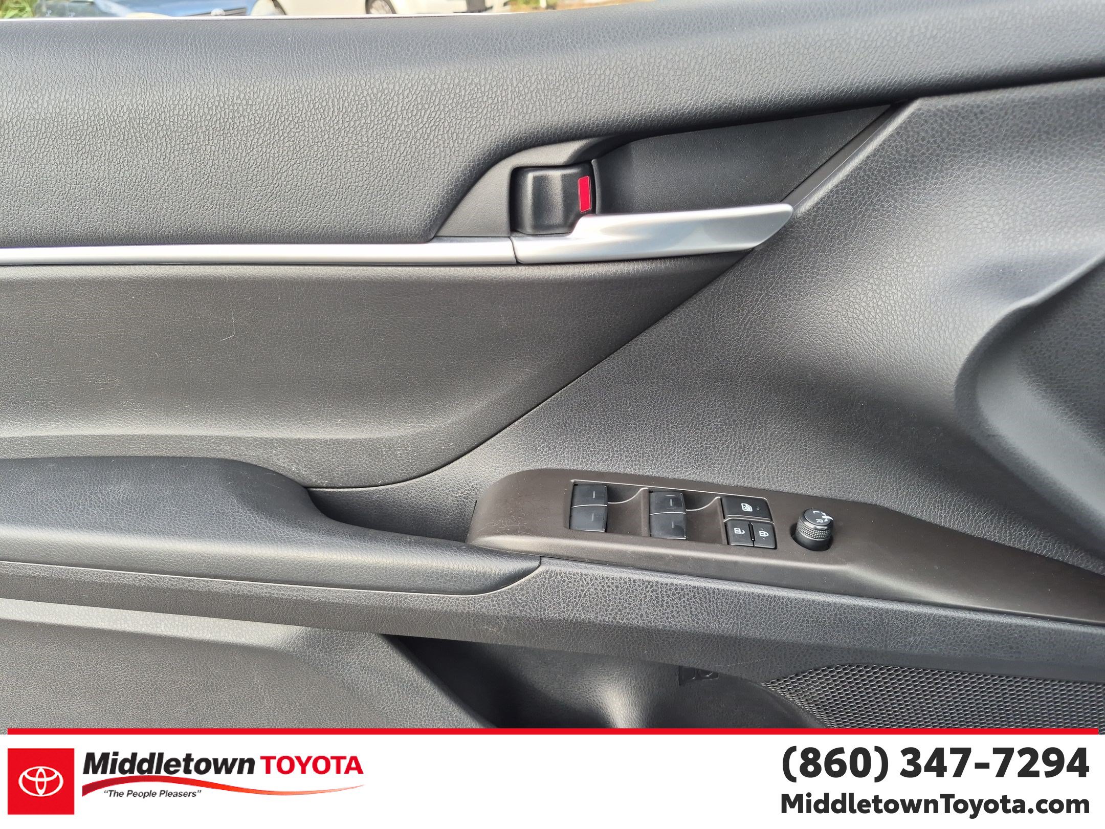 Used 2024 Toyota Camry SE w/ Cold Weather Package FWD image 10