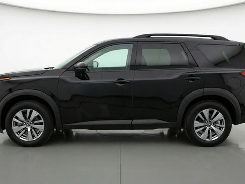 Used 2025 Nissan Pathfinder SV image 5