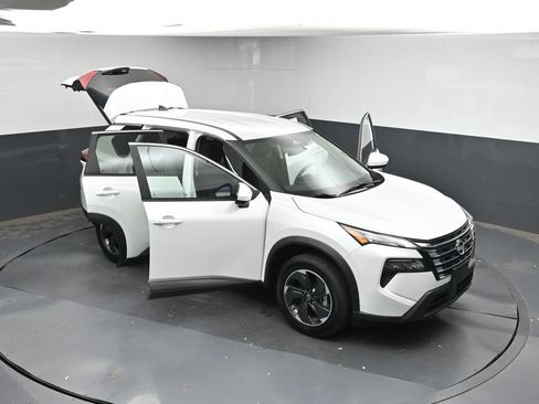 Used 2024 Nissan Rogue SV FWD image 42