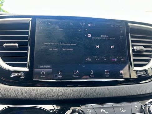 Used 2025 Chrysler Pacifica Select FWD image 21