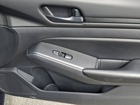 Used 2023 Nissan Altima 2.5 S FWD image 10