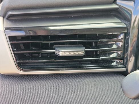 Used 2025 Toyota Camry LE image 33