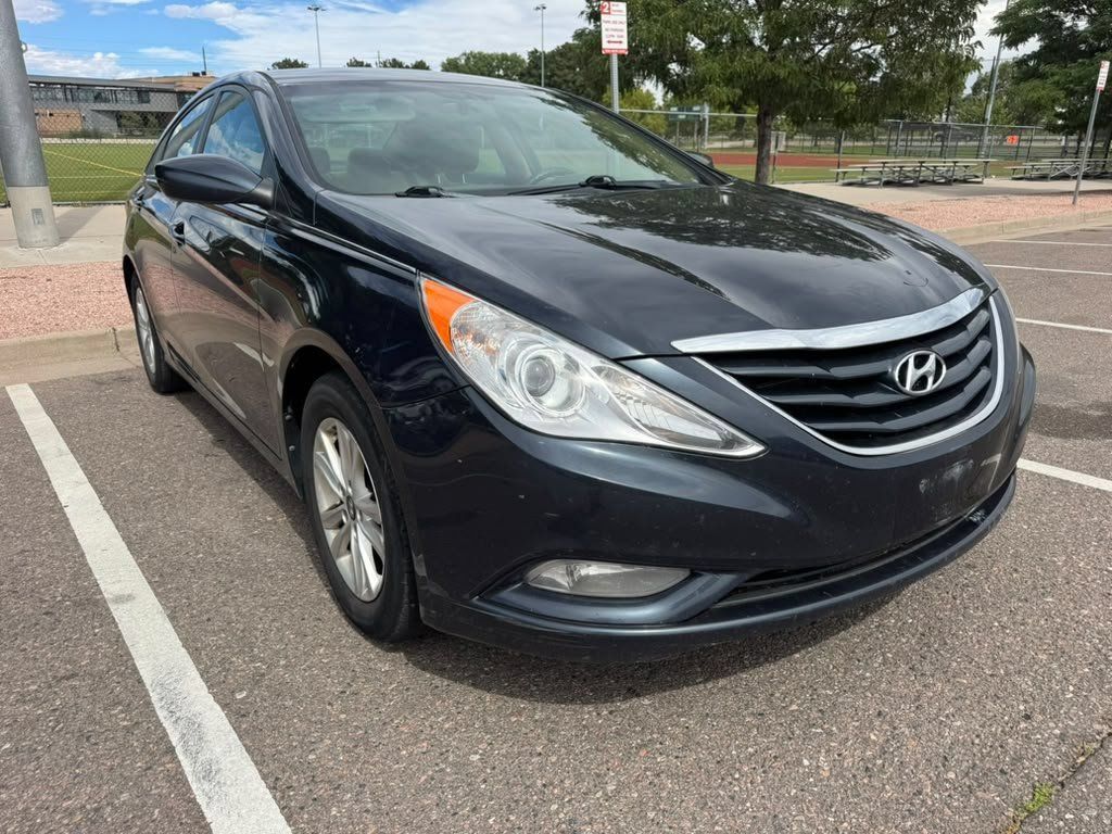 Used 2013 Hyundai Sonata GLS w/ Popular Equipment Pkg FWD image 2