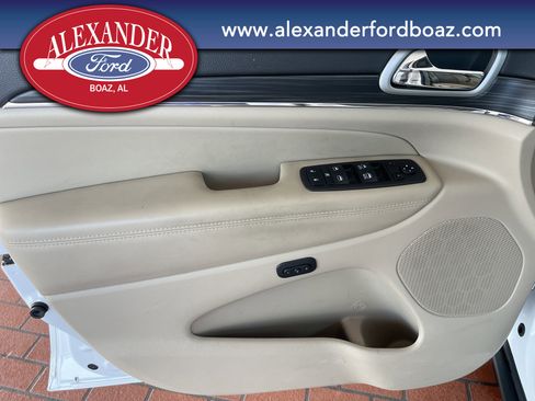 Used 2019 Jeep Grand Cherokee Limited w/ Luxury Group II image 10