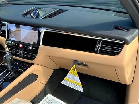 Certified 2026 Porsche Macan image 22