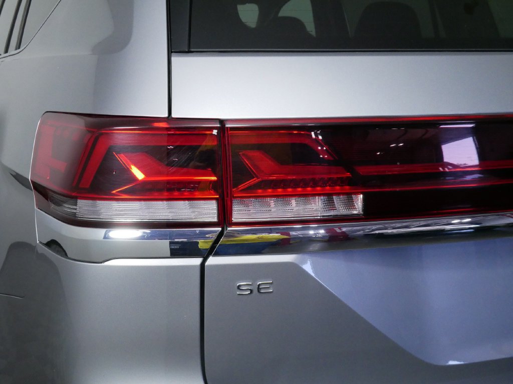 Used 2024 Volkswagen Atlas SE w/ Panoramic Sunroof Package AWD/4WD image 12