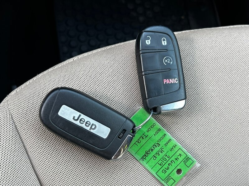 Used 2019 Jeep Renegade Latitude w/ Safety & Security Group II AWD/4WD image 37