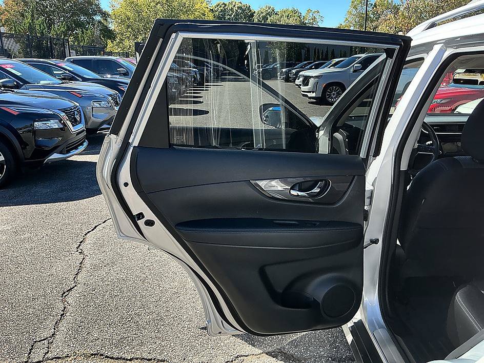 Used 2019 Nissan Rogue SV w/ Premium Package AWD/4WD image 23