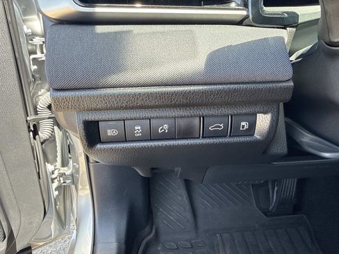 Used 2025 Toyota Camry LE w/ Convenience Package image 29