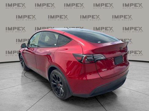 Used 2024 Tesla Model Y Long Range AWD/4WD image 2