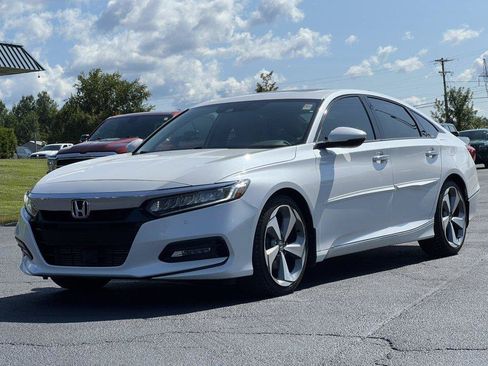 Used 2018 Honda Accord Touring image 2