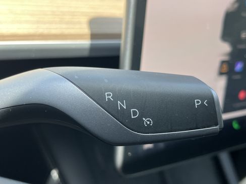 Used 2024 Tesla Model Y Long Range AWD/4WD image 9