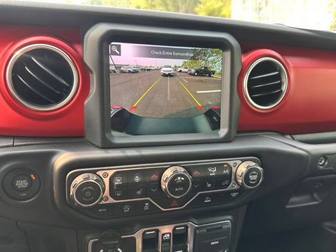 Used 2023 Jeep Gladiator Rubicon w/ Cold Weather Group AWD/4WD image 28