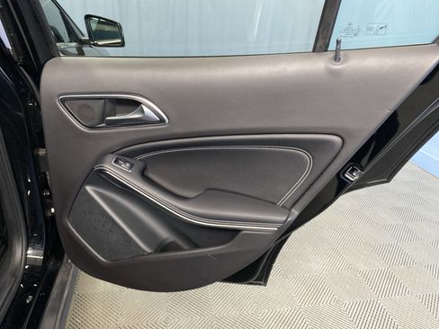 Used 2018 Mercedes-Benz GLA 250 4MATIC image 38