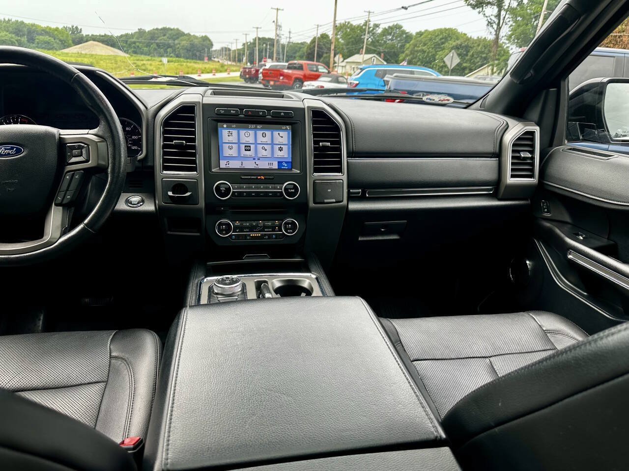 Used 2018 Ford Expedition XLT w/ Equipment Group 202A AWD/4WD image 10