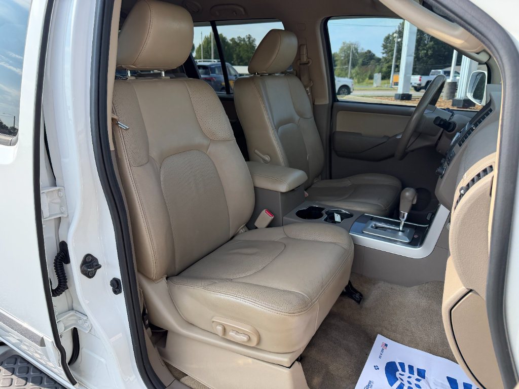 Used 2011 Nissan Pathfinder Silver w/ Protection Pkg AWD/4WD image 15