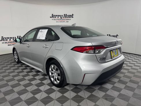 Used 2025 Toyota Corolla LE w/ Convenience Package FWD image 8