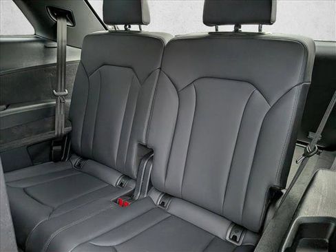Used 2025 Audi Q7 3.0T Premium Plus image 14