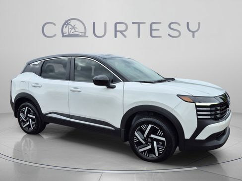 Certified 2025 Nissan Kicks SV FWD image 9