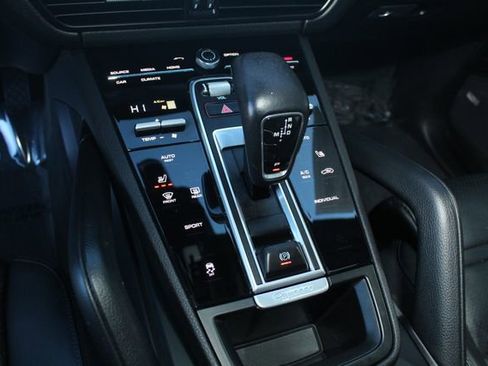 Certified 2022 Porsche Cayenne image 17