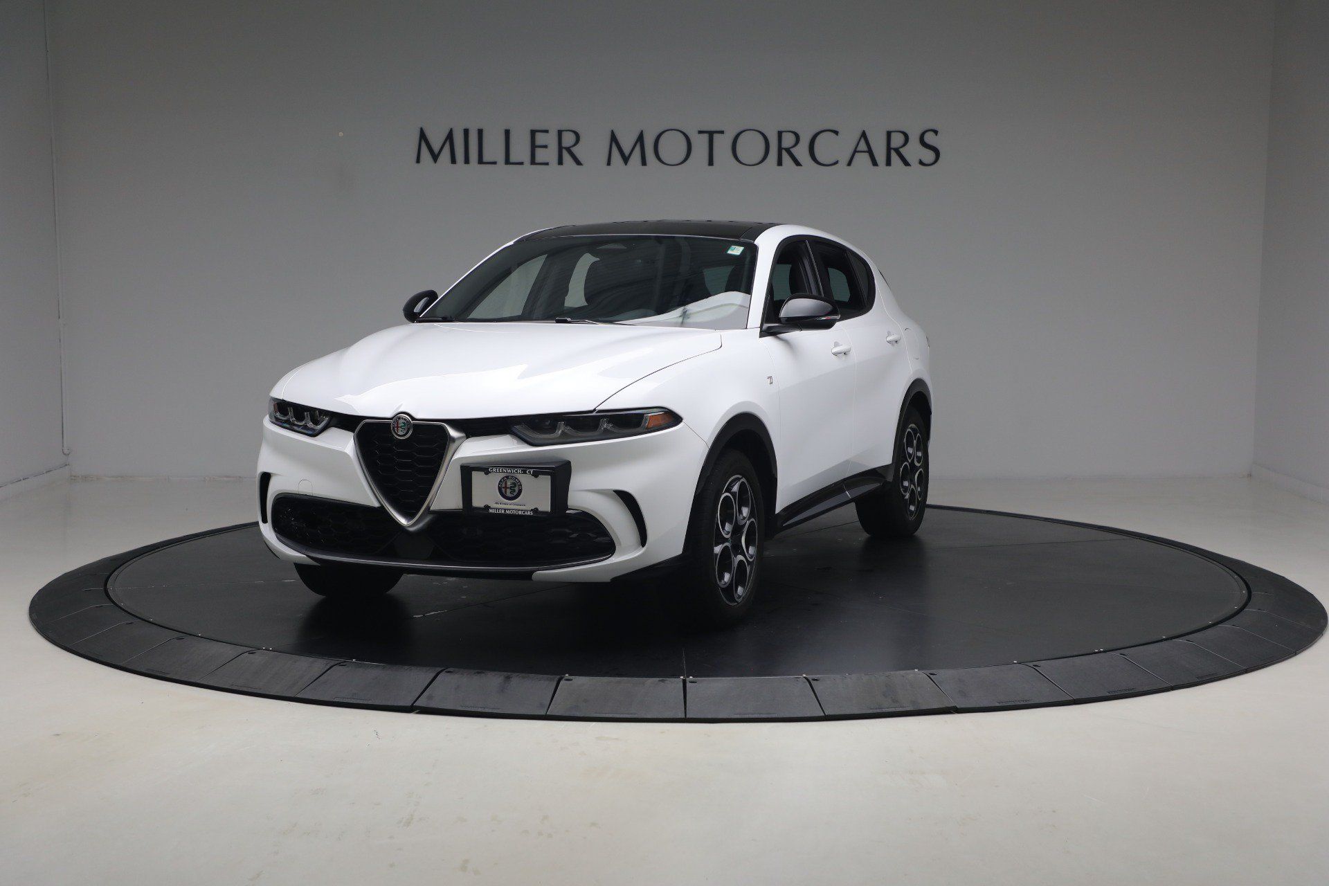 Used 2024 Alfa Romeo Tonale Ti w/ Premium Interior Package AWD/4WD image 12