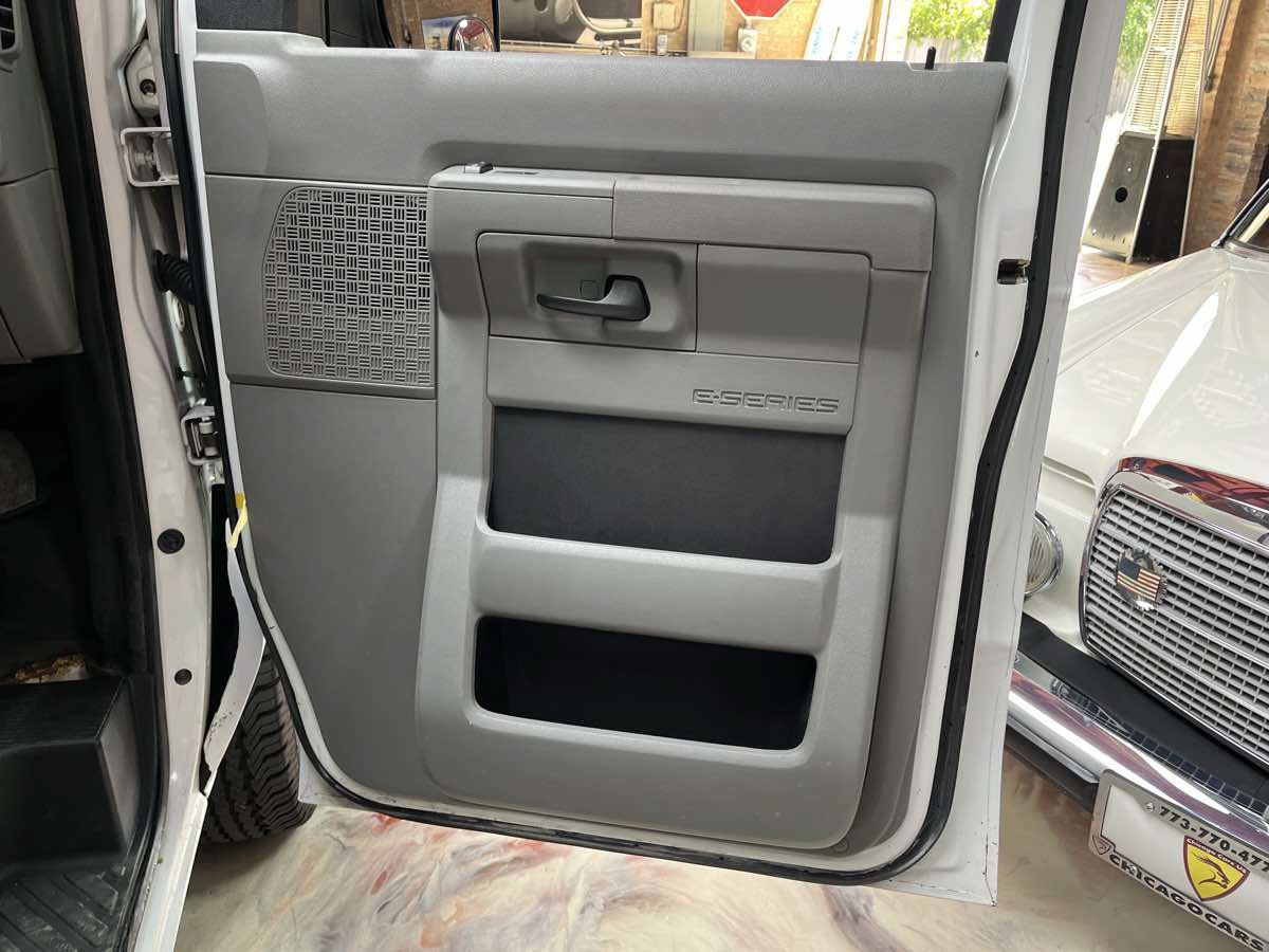 Used 2009 Ford E-350 and Econoline 350 Super Duty RWD image 20