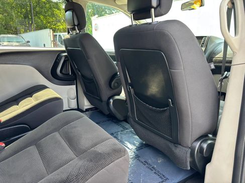 Used 2018 Dodge Grand Caravan SE w/ UConnect Hands-Free Group FWD image 47