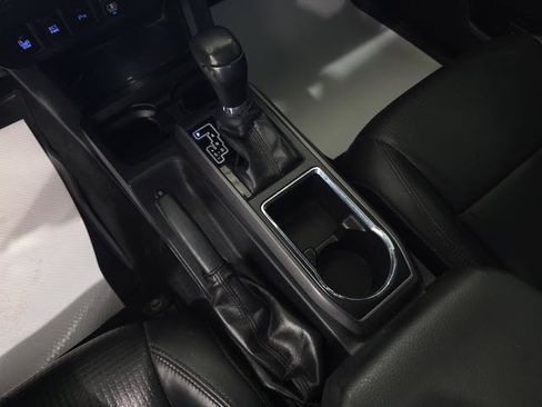 Used 2018 Toyota Tacoma TRD Sport w/ TRD Premium Sport Package AWD/4WD image 21