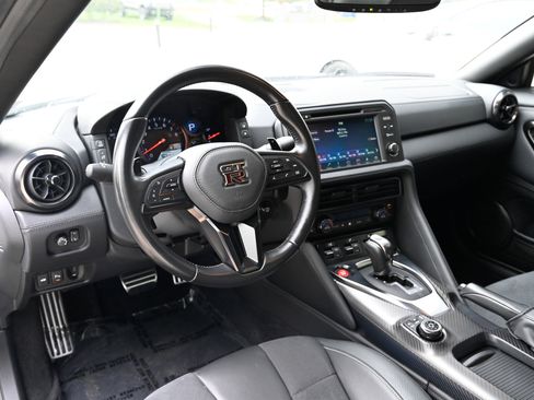 Used 2021 Nissan GT-R Premium AWD/4WD image 16
