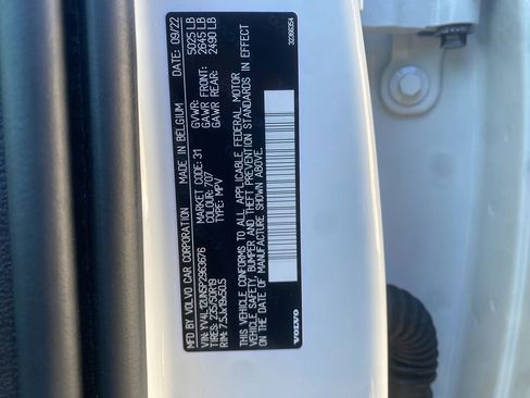 Used 2023 Volvo XC40 B5 Plus image 33