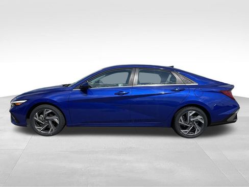 Used 2025 Hyundai Elantra SEL FWD image 27
