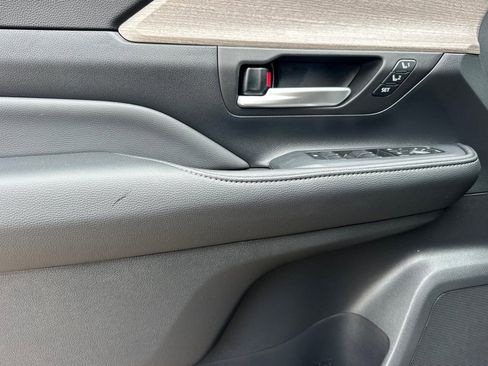 Used 2025 Toyota Grand Highlander AWD Hybrid image 12