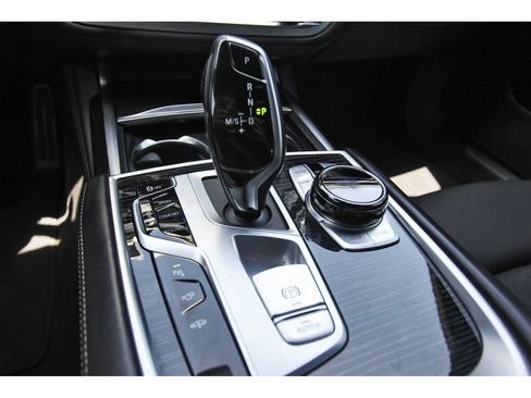 Used 2022 BMW 750i xDrive w/ Executive Package AWD/4WD image 25