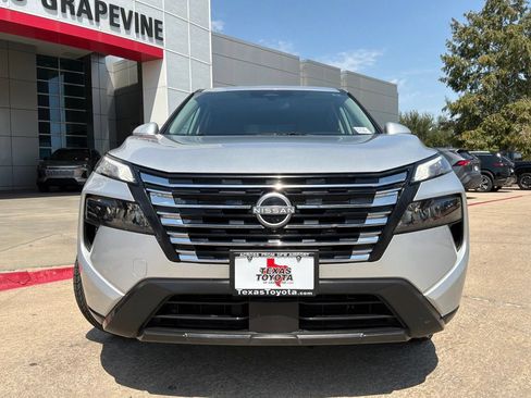 Used 2025 Nissan Rogue SV AWD/4WD image 3