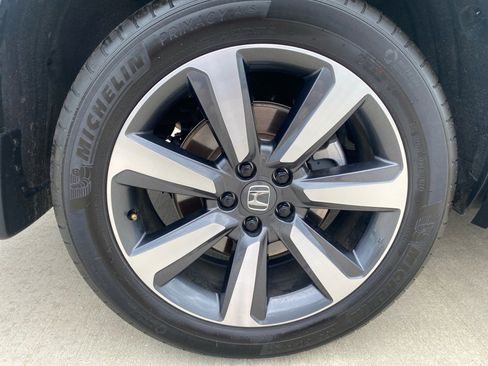 Certified 2025 Honda Pilot Touring image 27