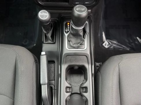 Used 2023 Jeep Wrangler Unlimited AWD/4WD image 17