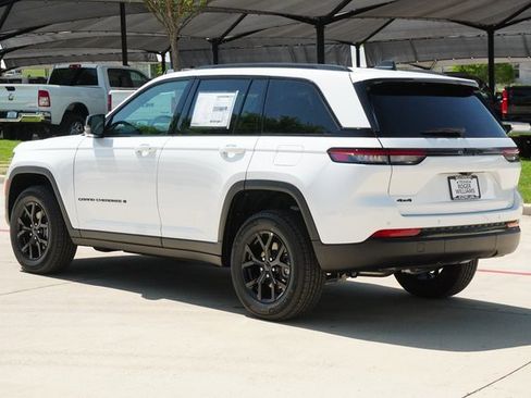 New 2025 Jeep Grand Cherokee Altitude image 3