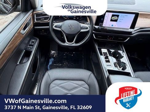 Certified 2024 Volkswagen Atlas SE w/ Panoramic Sunroof Package FWD image 17