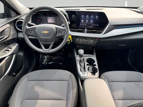 Used 2024 Chevrolet Trax LS FWD image 5