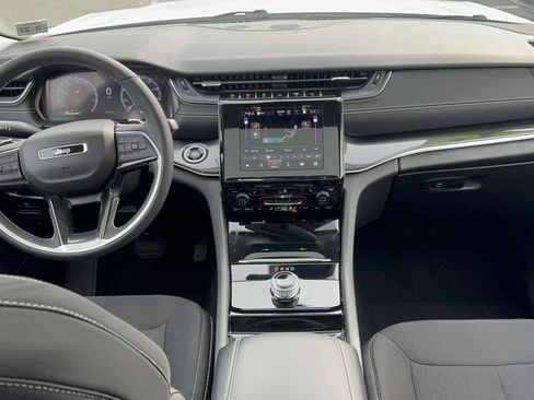 Used 2023 Jeep Grand Cherokee Laredo w/ Luxury Tech Group I image 10