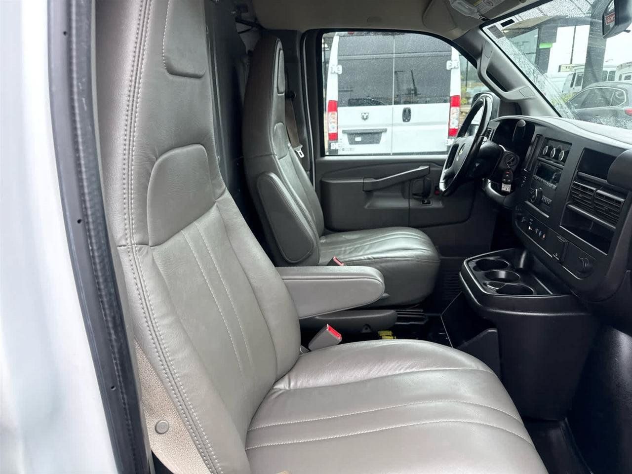 Used 2020 Chevrolet Express 3500 Extended w/ Driver Convenience Package RWD image 19