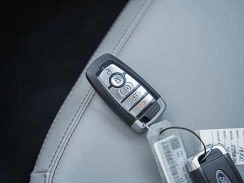 Used 2025 Ford Expedition Active image 58