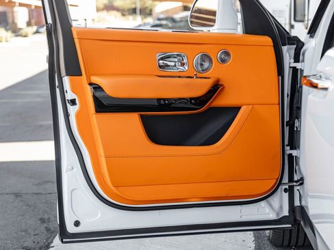 Used 2023 Rolls-Royce Cullinan Black Badge w/ Dark Exterior Package image 23