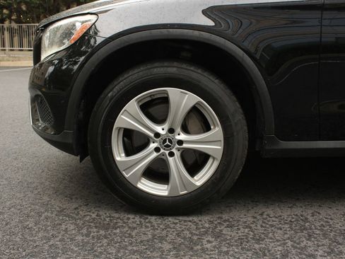 Used 2017 Mercedes-Benz GLC 300 4MATIC w/ Premium 1 Package image 11