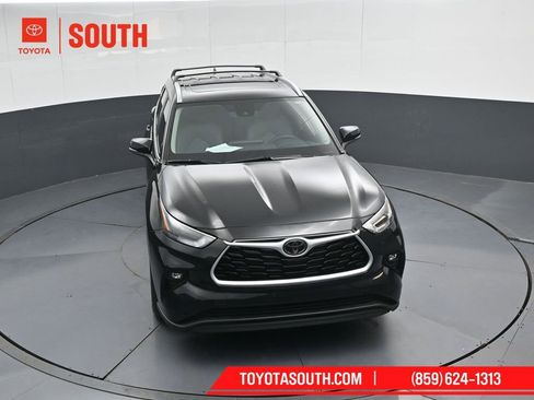 Used 2024 Toyota Highlander XLE image 45