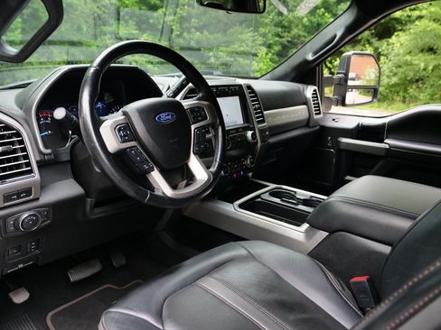 Used 2020 Ford F250 Platinum w/ FX4 Off-Road Package AWD/4WD image 2