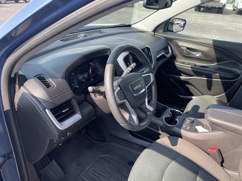 Used 2024 GMC Terrain SLE w/ Driver Convenience Package FWD image 10