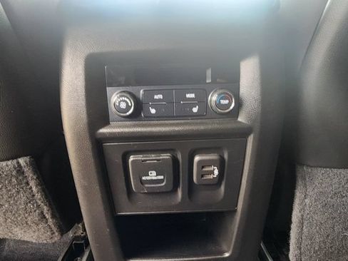 Used 2021 Chevrolet Traverse Premier w/ LPO, Black Accent Package FWD image 20