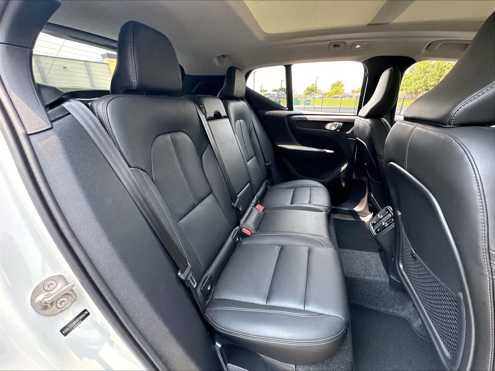 Used 2025 Volvo XC40 B5 Ultra AWD/4WD image 31